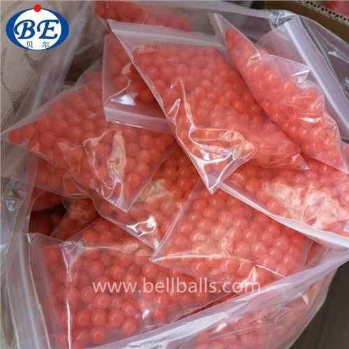 Esferas flotantes de plástico rojo