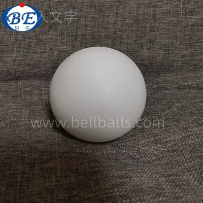 Gran esfera de plástico sólido.