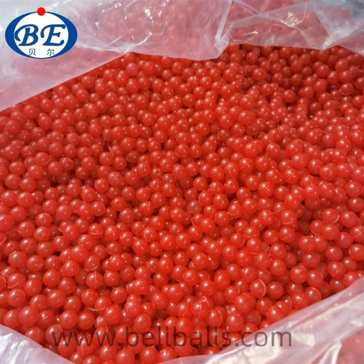 Bola de plástico roja hueca